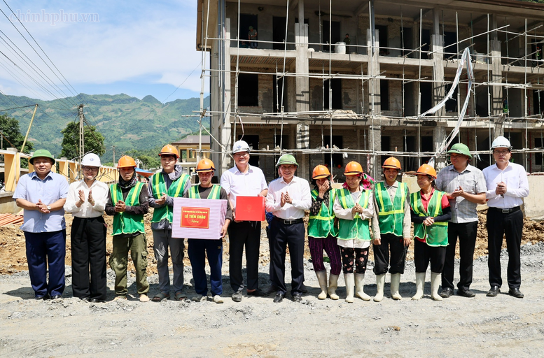 Phó Thủ tướng kiểm tra tiến độ trường nội trú hơn 251 tỷ đồng tại Tuyên Quang- Ảnh 3.