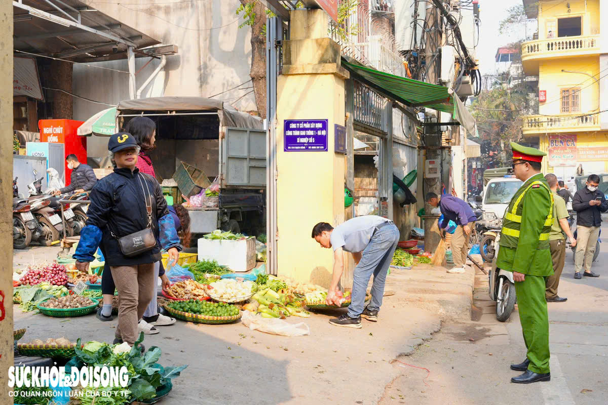 Hà Nội Tiến Hành Giải Tỏa 216 Chợ Cóc: Bước Đi Đột Phá Trong Quản Lý Thương Mại