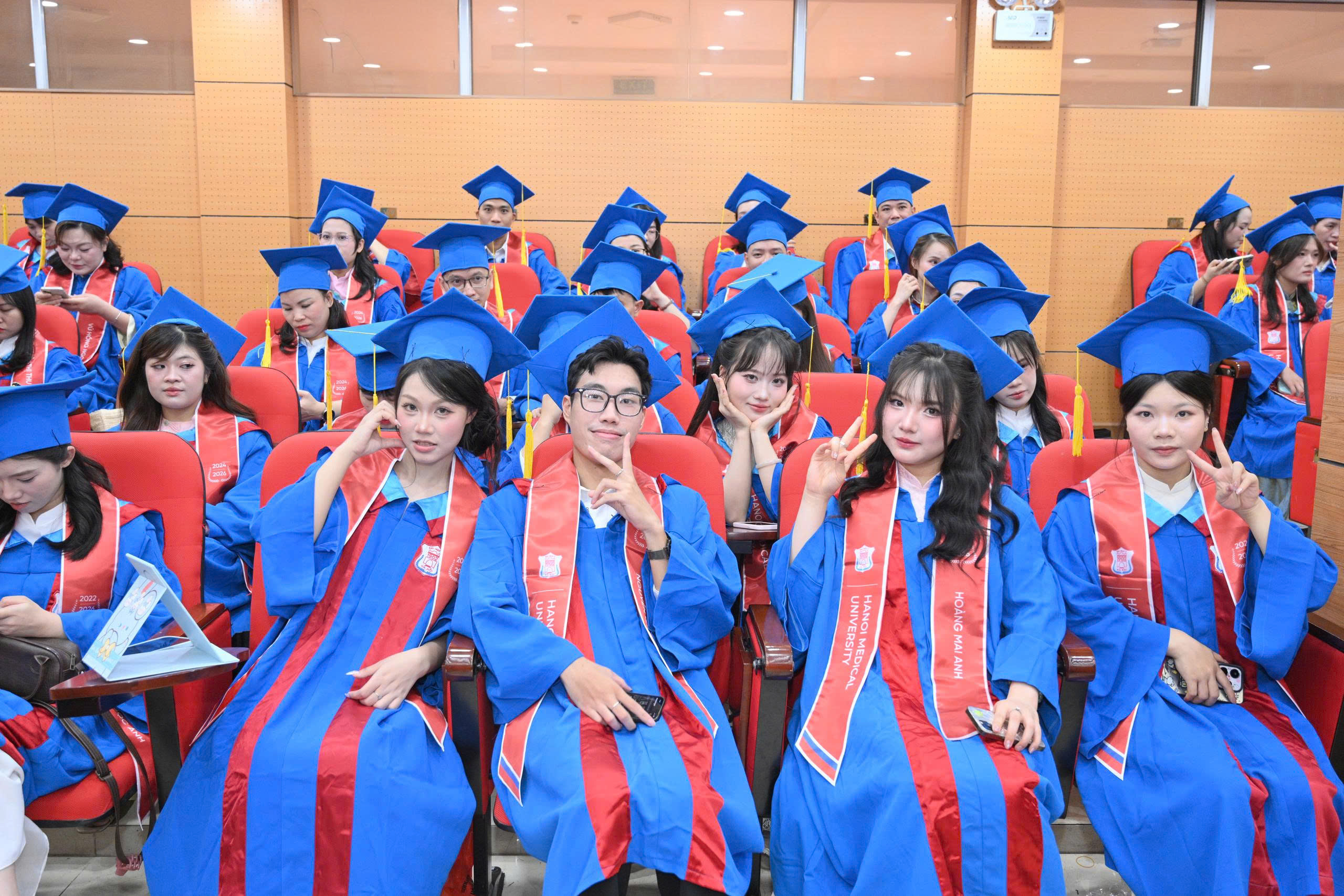 Lễ tốt nghiệp Đại học Y Hà Nội- Ảnh 1.