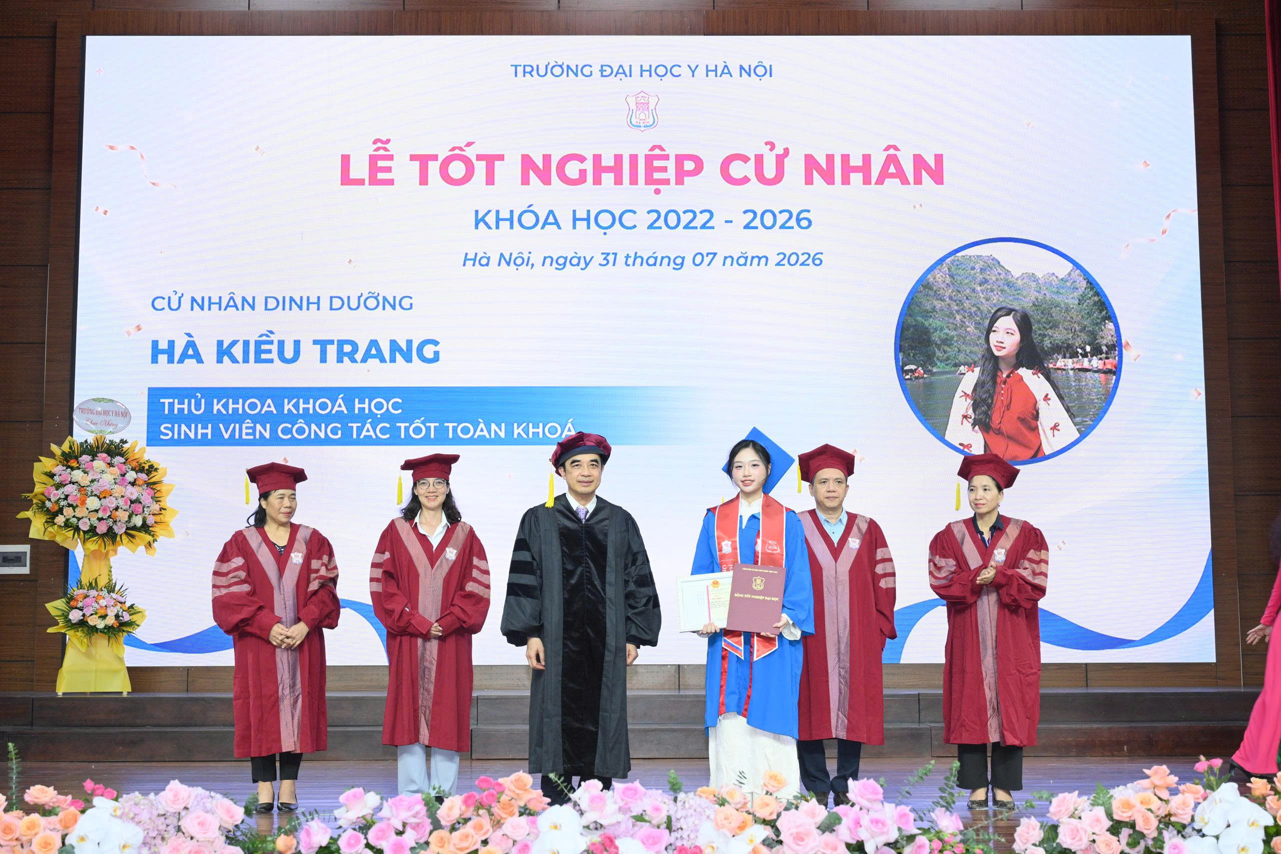 Lễ tốt nghiệp Đại học Y Hà Nội- Ảnh 4.