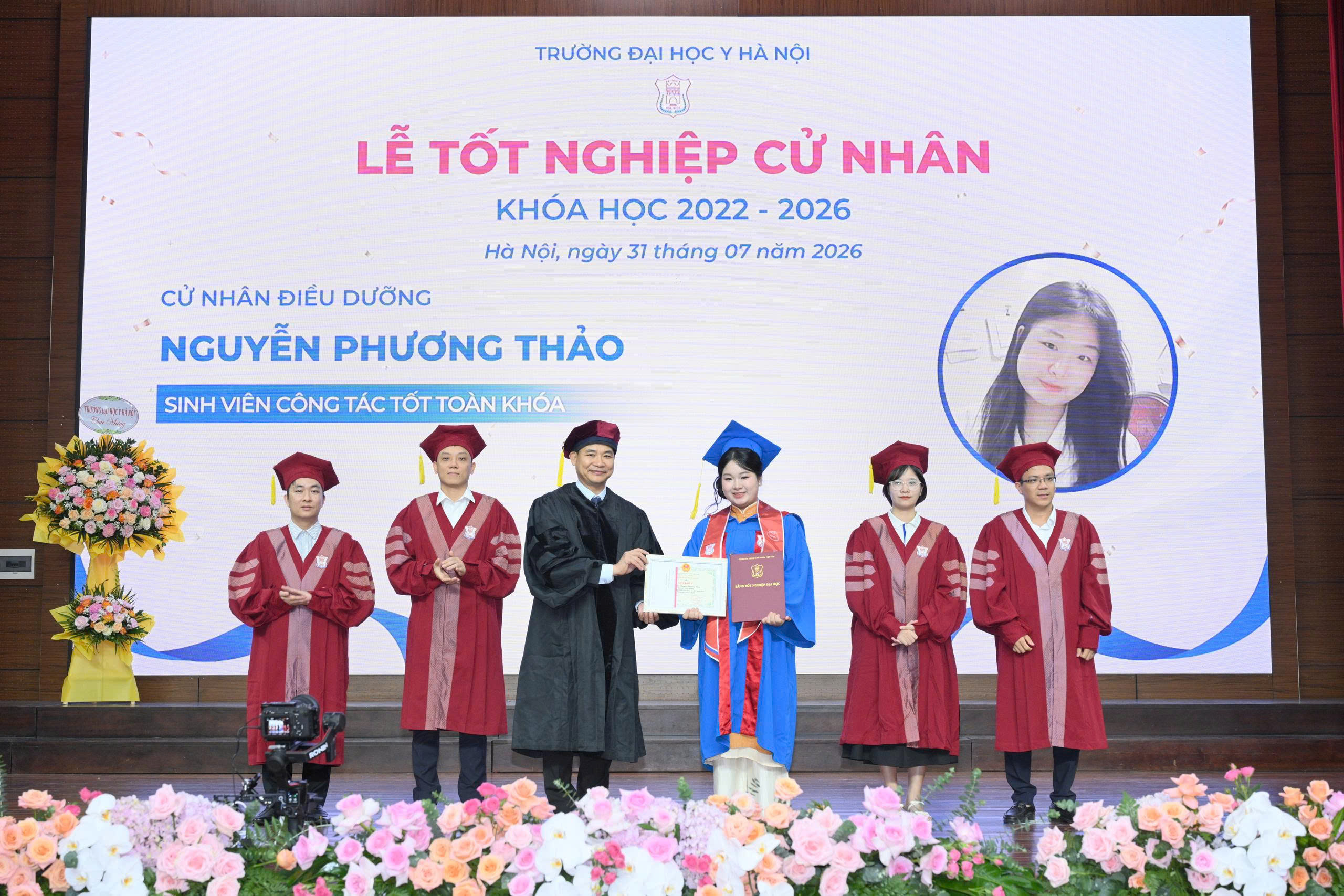 Lễ tốt nghiệp Đại học Y Hà Nội- Ảnh 6.