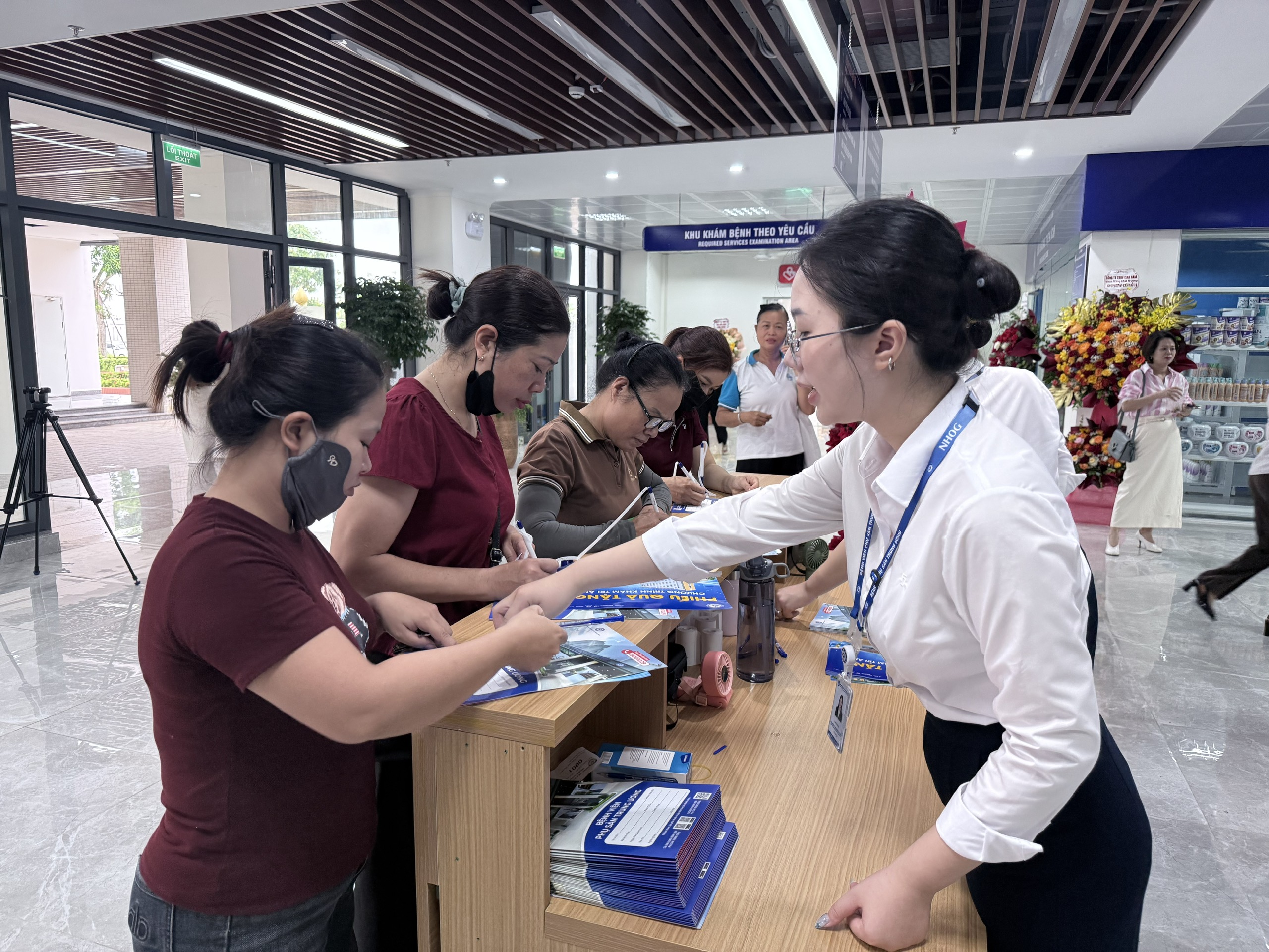 Bé trai đầu tiên chào đời tại Cơ sở 2 - Ảnh 4.