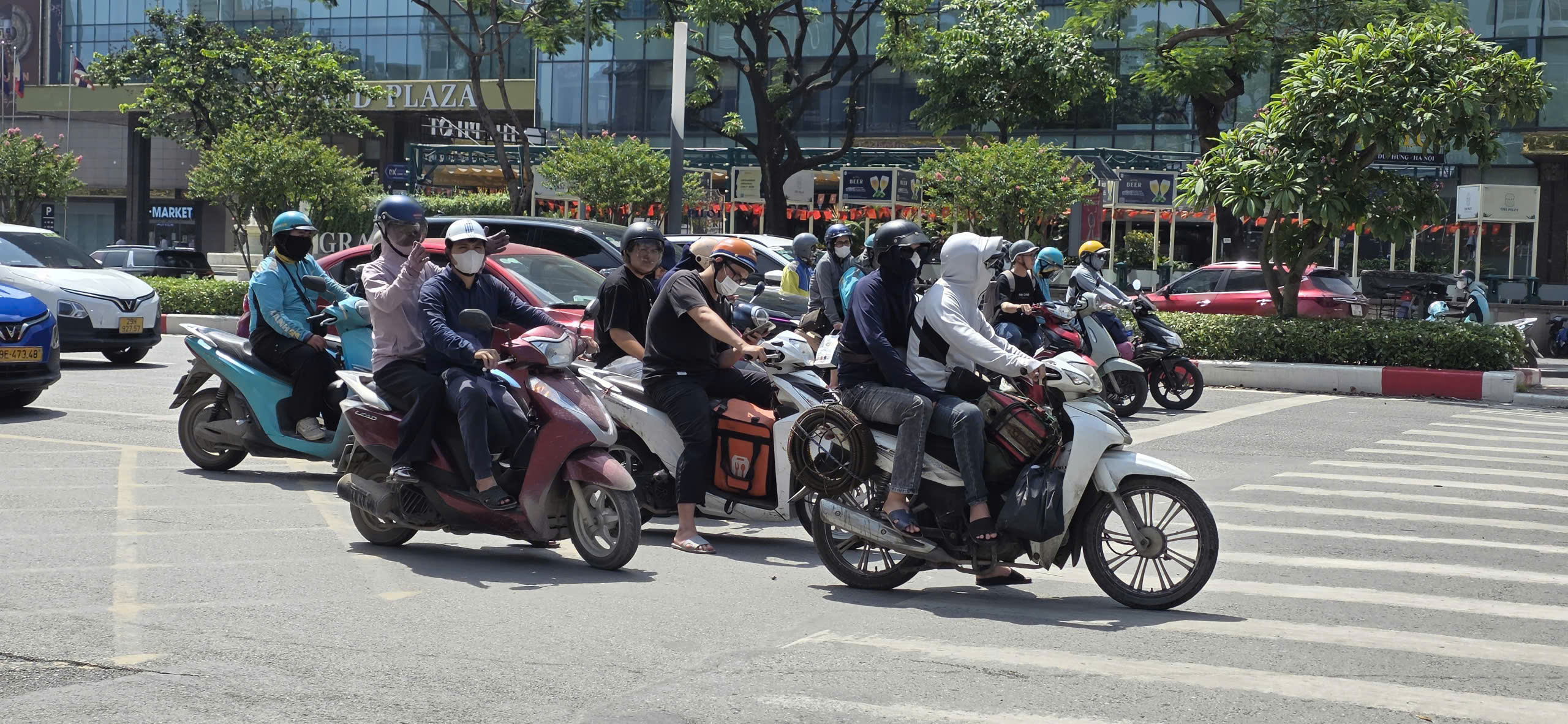 Hà Nội Đang Lập Kỷ Lục Nhiệt Độ Cao Nhất Nước