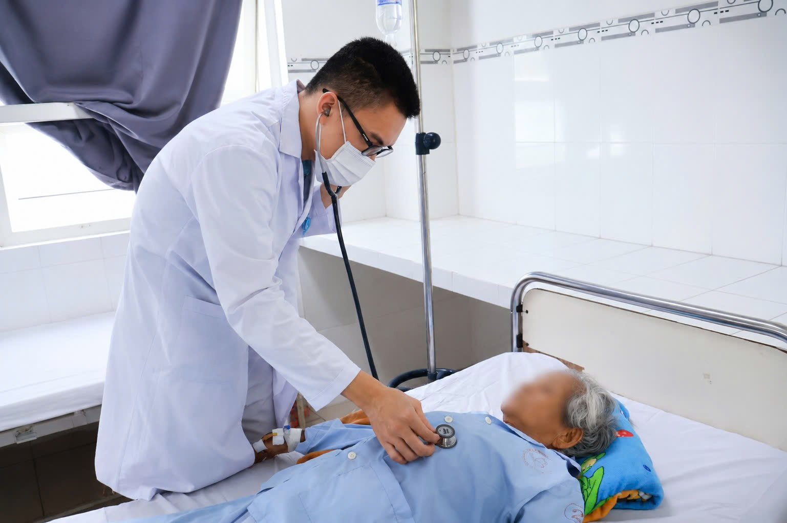 Khám sức khỏe phát hiện thiếu máu nặng- Ảnh 1.