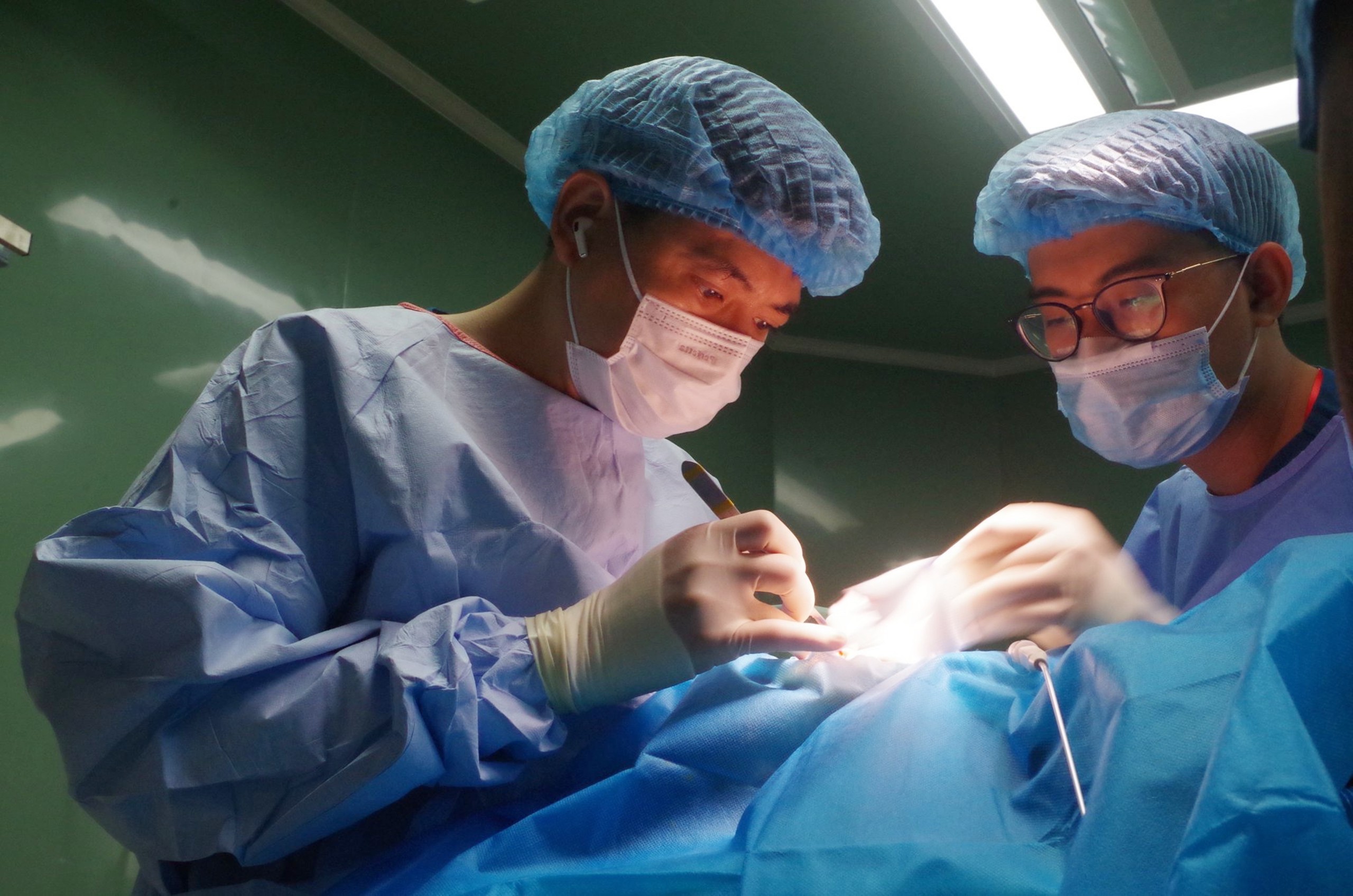 Hành Trình Cứu Người Trên Không: Trải Nghiệm Của Một Bác Sĩ Việt Nam
