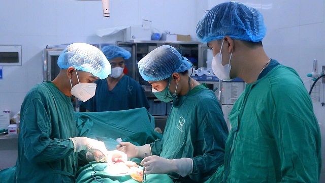 Gãy dương vật sau cú va chạm bất ngờ khi quan hệ, người đàn ông 47 tuổi phải mổ cấp cứu - Ảnh 2. Gãy dương vật sau cú va chạm bất ngờ khi quan hệ, người đàn ông 47 tuổi phải mổ cấp cứu - Ảnh 2.