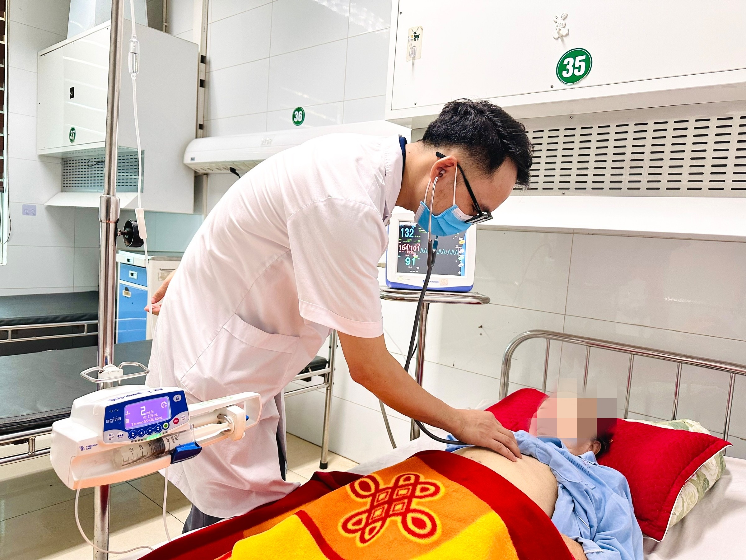 Thanh Hóa chủ động ứng phó khi ca mắc COVID-19 gia tăng - Ảnh 1.