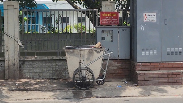 Khám Phá Tình Trạng Rác Thải Trên Vỉa Hè Phố Hoàng Hoa Thám Tại Hà Nội
