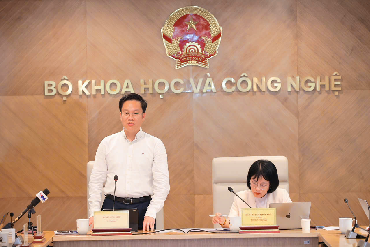 Diễn biến chính trong báo cáo Bộ KH&CN tháng 8: công bố quốc tế, AI và hạ tầng số