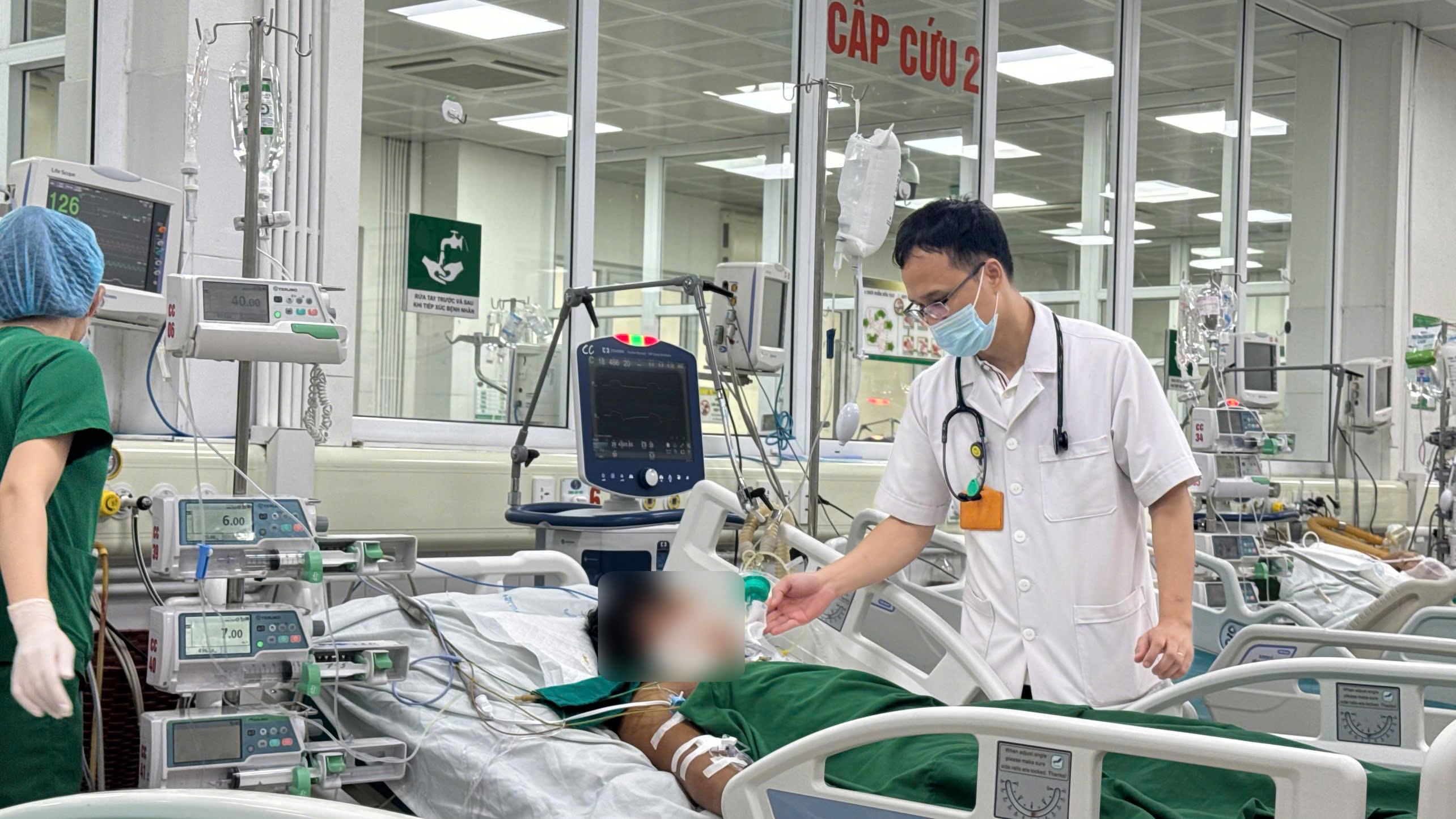 Nguy cơ suy gan nặng sau dùng thuốc nam mua qua mạng: bài học từ một ca lâm sàng