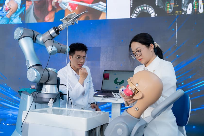 Nha khoa Nhân Tâm Nâng Cấp Công Nghệ Cấy Ghép Implant Với Robot Mới