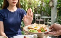 Tại Sao Cần Cảnh Giác Khi Uống Trà Lá Sen Thường Xuyên?