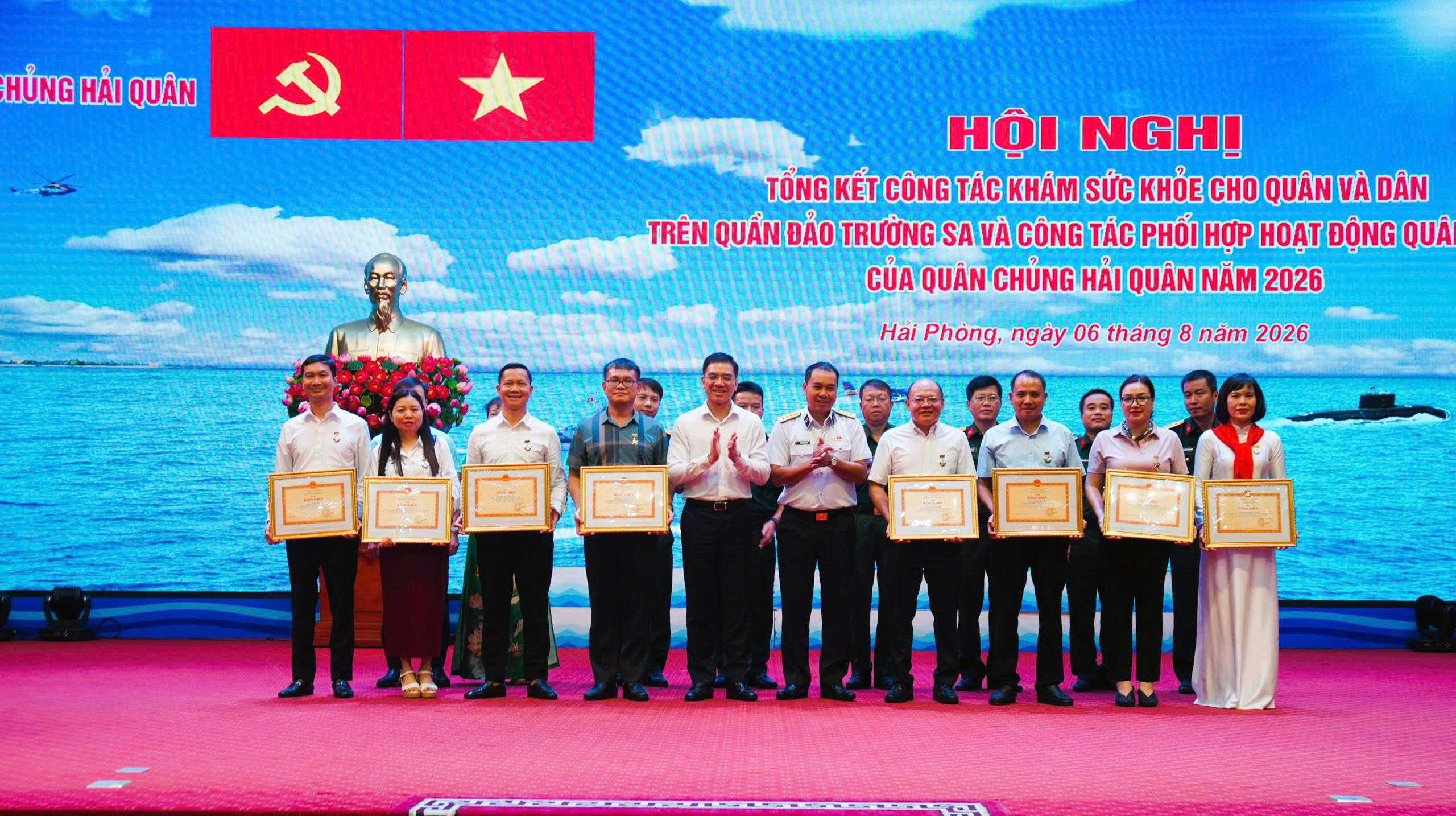 Nhiều cán bộ y tế được khen thưởng sau khám sức khỏe Trường Sa năm 2026 - Ảnh 7.