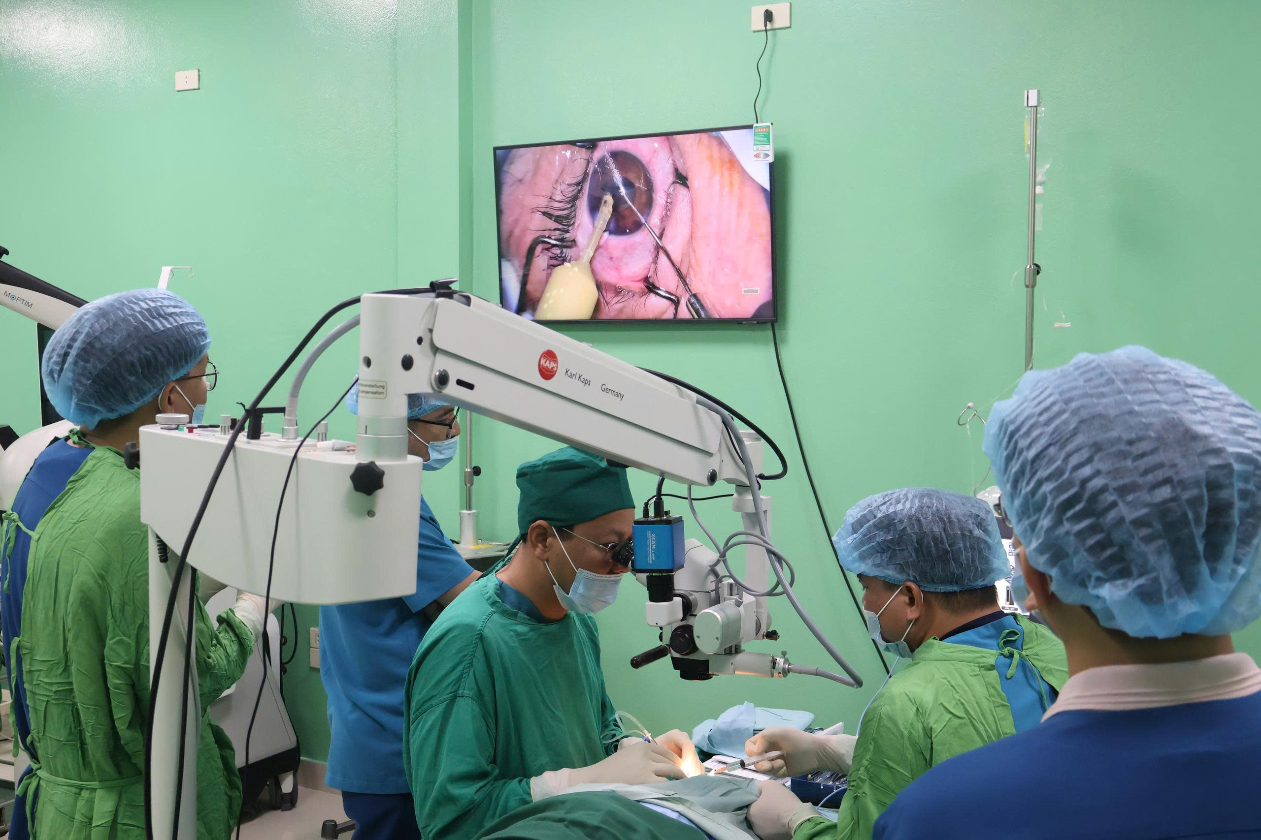 Những Khó Khăn Trong Chẩn Đoán Thoái Hóa Hoàng Điểm Ở Người Già: Bài Học Từ Trường Hợp Thực Tế