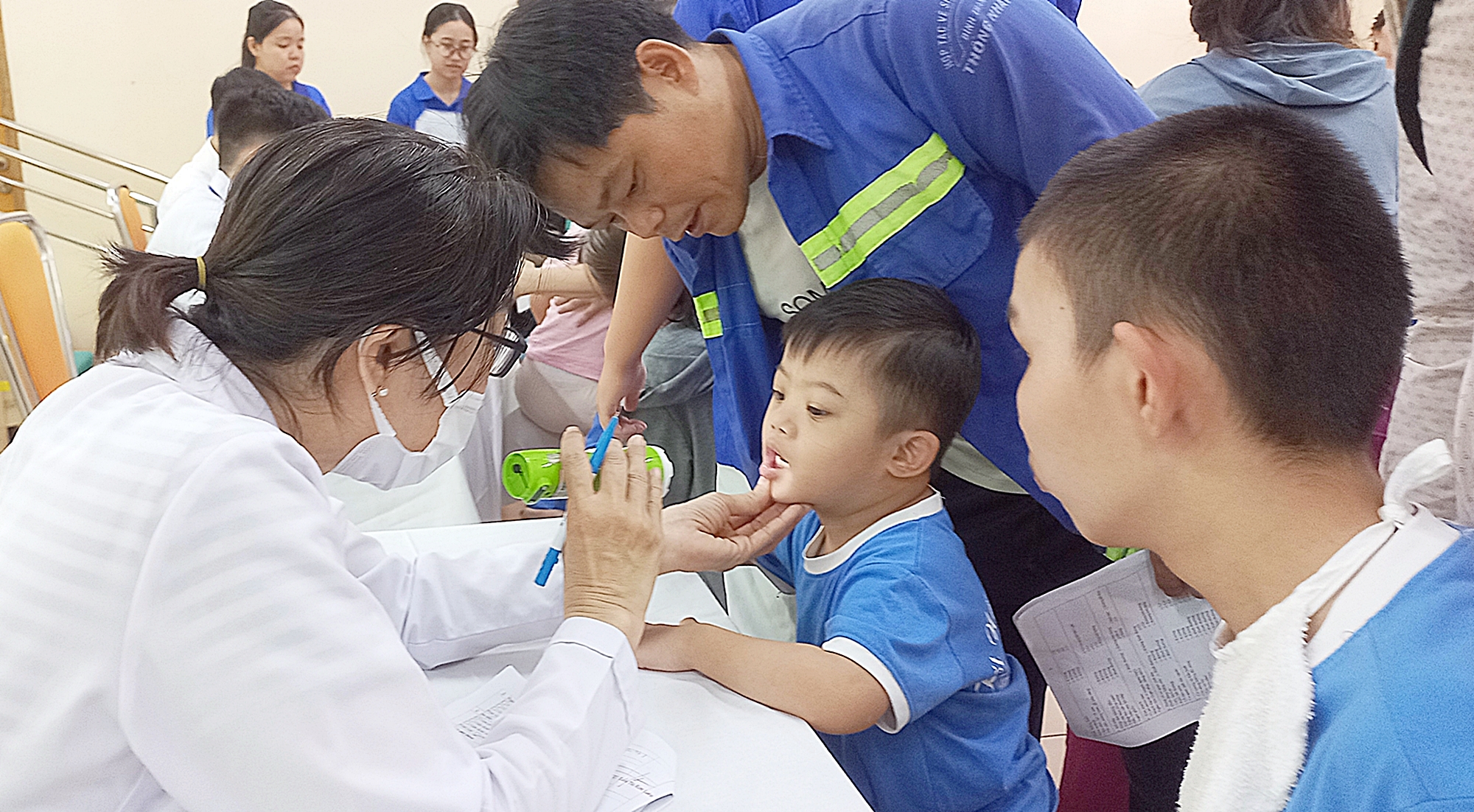 Khám sức khỏe toàn dân ở TPHCM: Tăng tốc phủ rộng, gỡ ‘điểm nghẽn’ để dữ liệu thật sự phát huy giá trị - Ảnh 2.