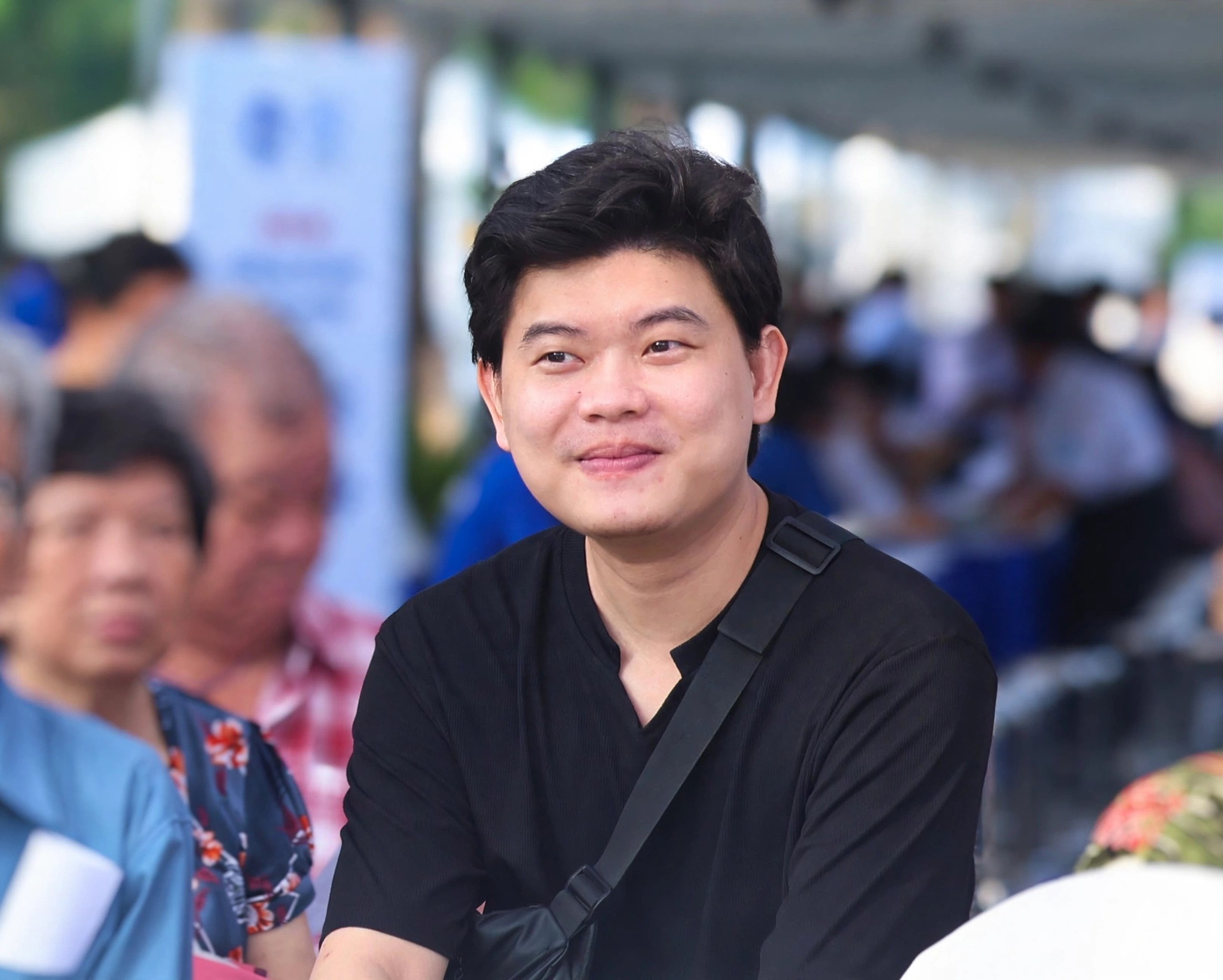 Anh Ngô Quang Tín và bố kiểm tra sức khỏe.