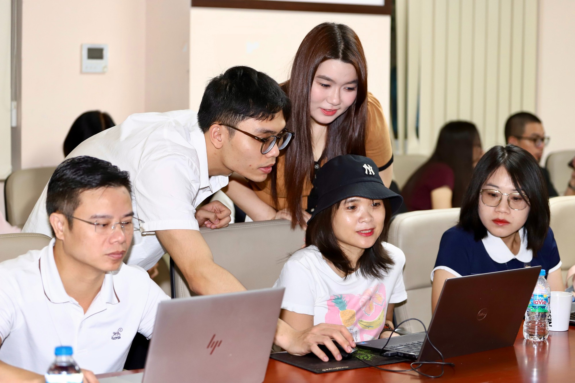 Đẩy Mạnh Ứng Dụng AI Trong Ngành Báo Chí: Cập Nhật Kỹ Năng Cho Nhân Viên
