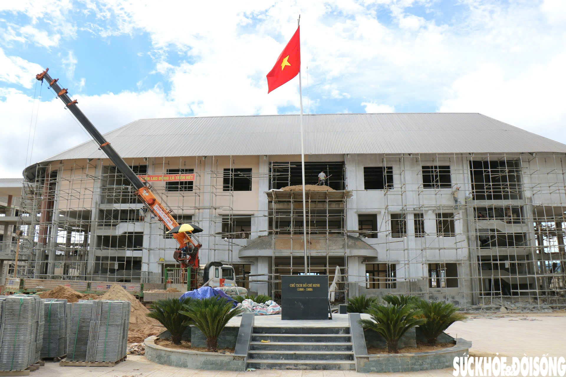Cận cảnh trường nội trú liên cấp ở vùng cao A Lưới trước ngày về đích- Ảnh 1.