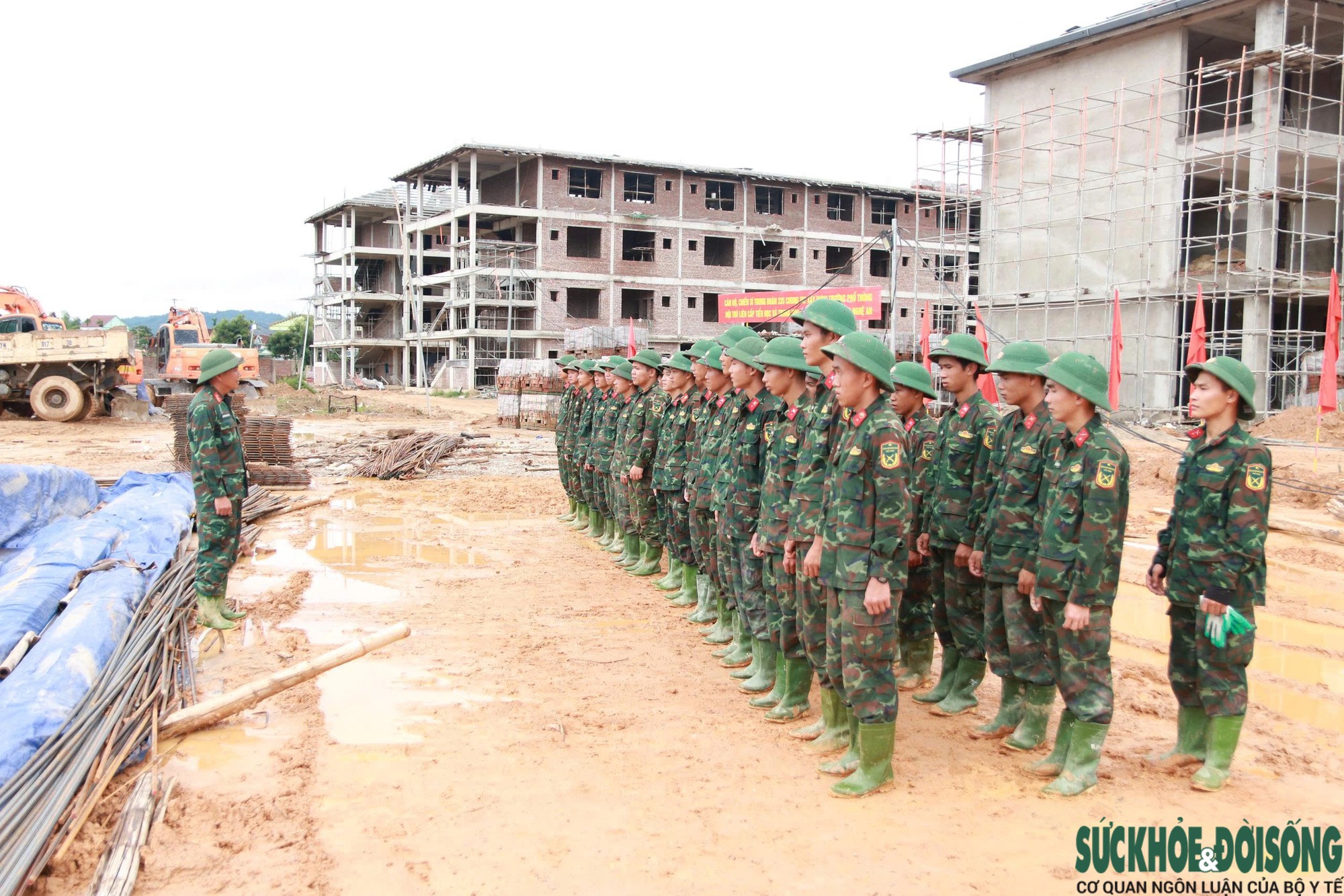 Bộ đội góp sức dựng trường nội trú vùng biên- Ảnh 1.