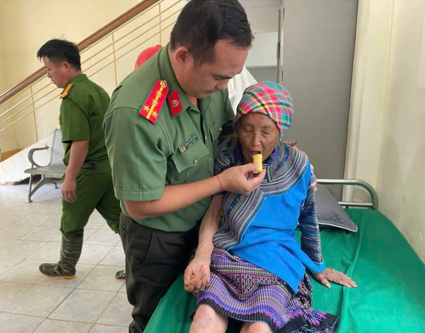 Giải cứu cụ bà 81 tuổi mất tích nhờ hai bó rau héo- Ảnh 1.