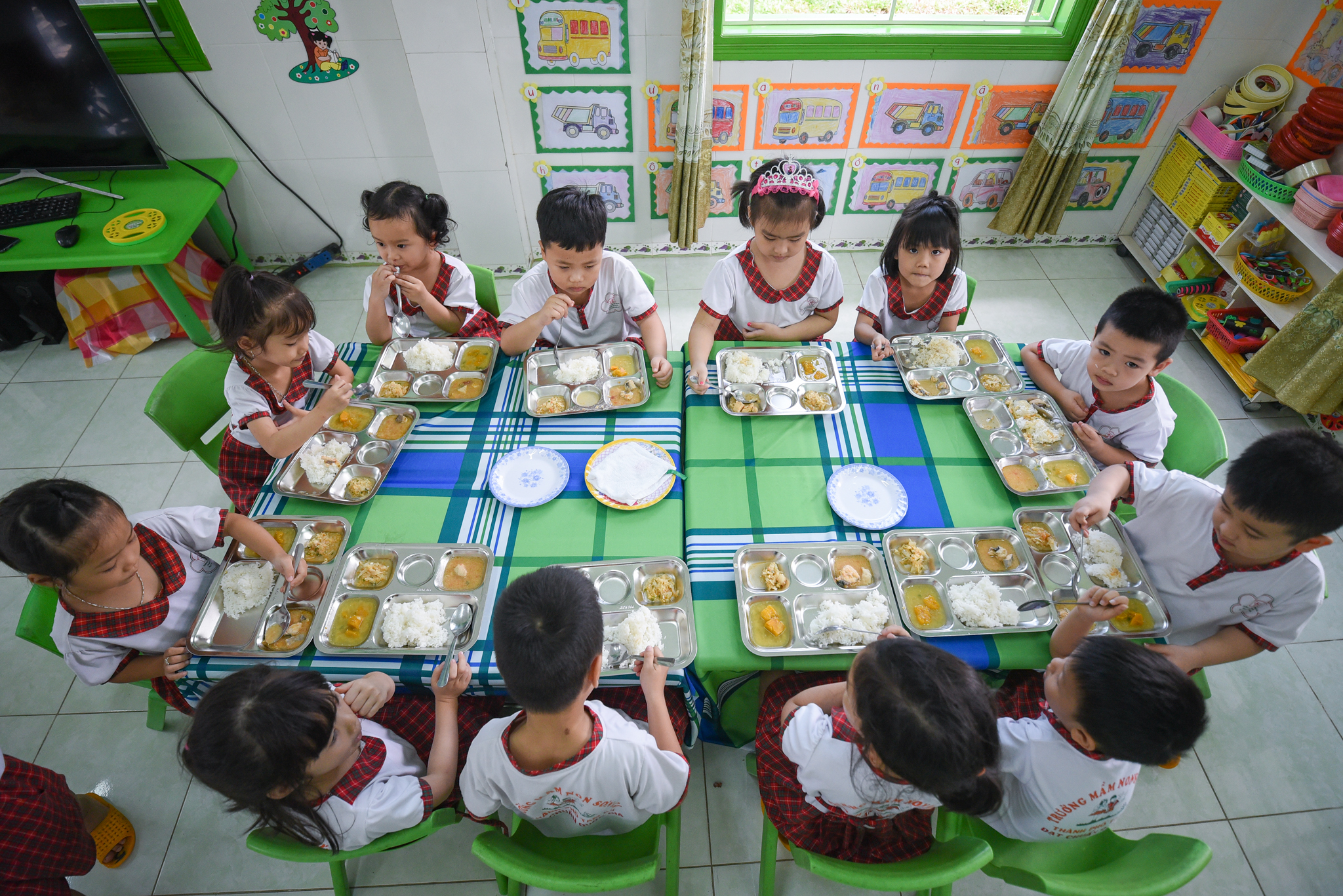 Bữa ăn học đường Cần luật về dinh dưỡng học đường