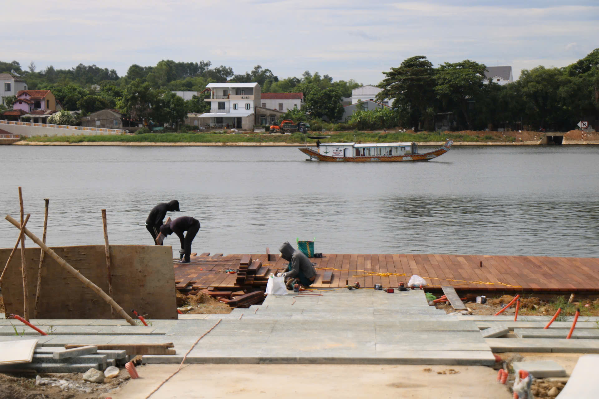 Dự án chỉnh trang bờ sông Hương - Ảnh 1.