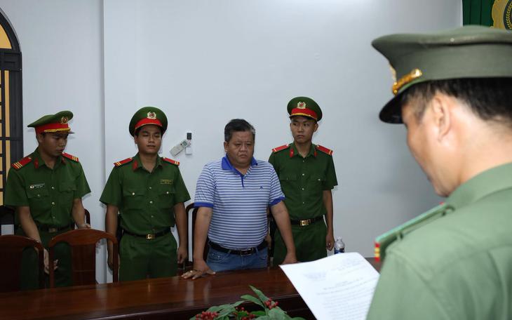 Bắt đối tượng nhiều lần mang dao bầu đến nhà hàng xóm đe dọa - Ảnh 2.