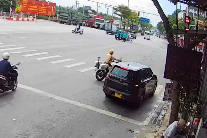 Hỗ Trợ Cấp Cứu Khẩn Cấp: CSGT Hà Nội Hành Động Đầy Nghĩa Tình