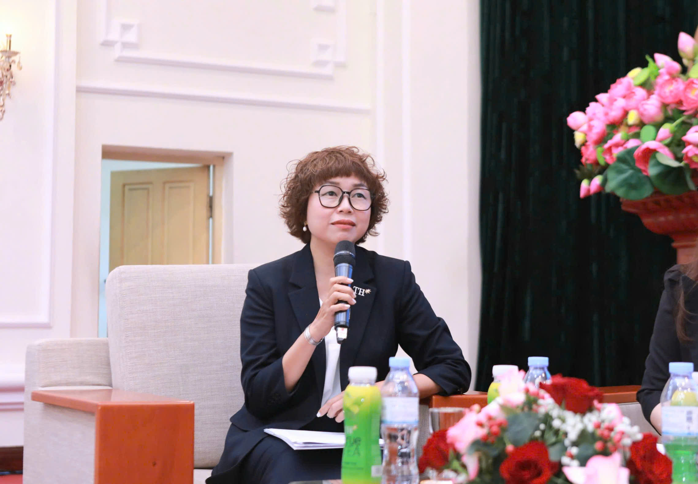 Bà Nguyễn Quỳnh Vân tại tọa đàm Bà Nguyễn Quỳnh Vân