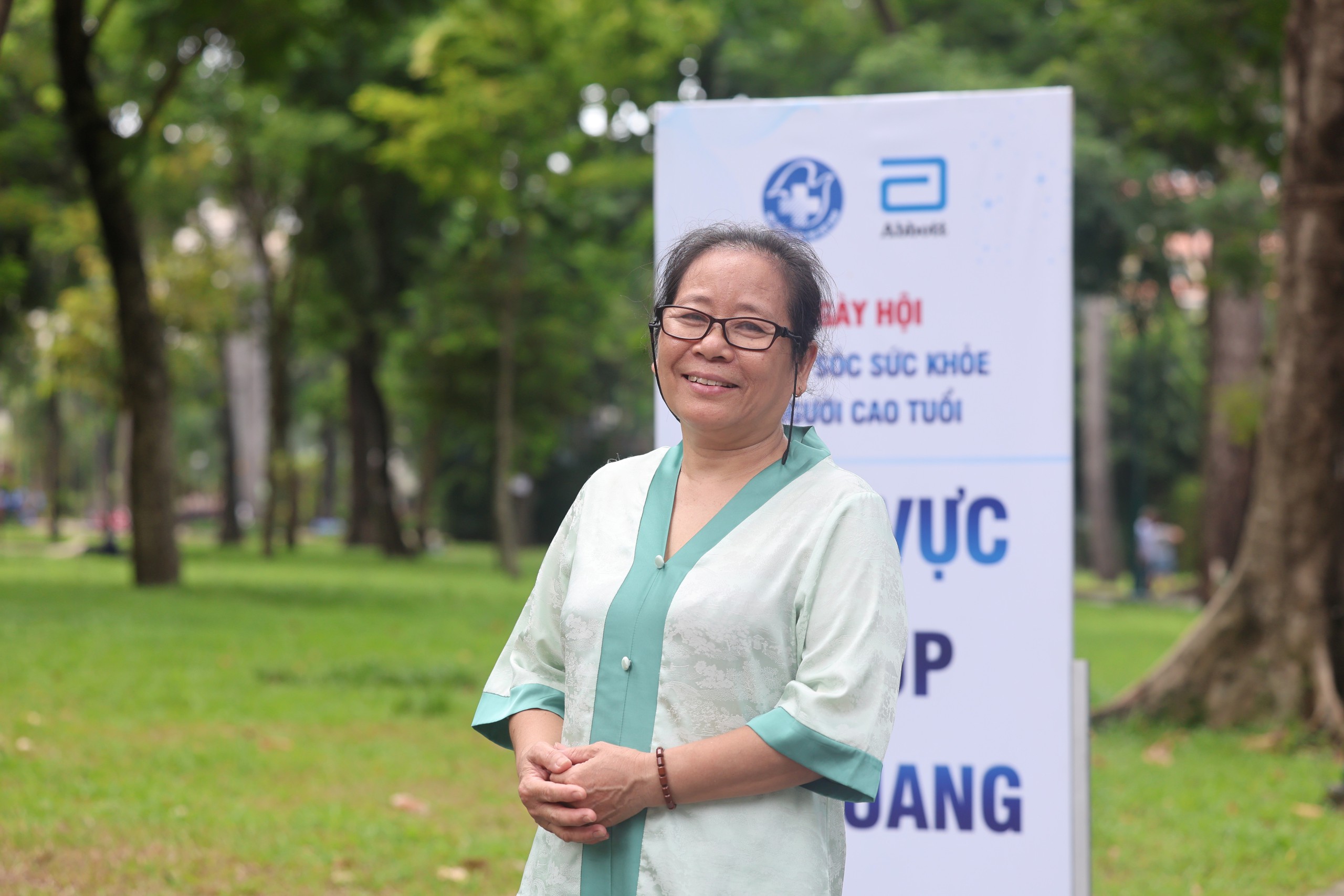 Cô Lê Thị Tình tham dự ngày hội chăm sóc sức khỏe.