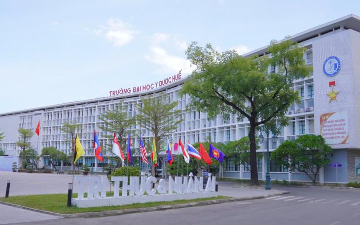 Đại học Huế công bố điểm chuẩn, nhóm ngành sức khỏe có mức điểm thế nào?- Ảnh 2.