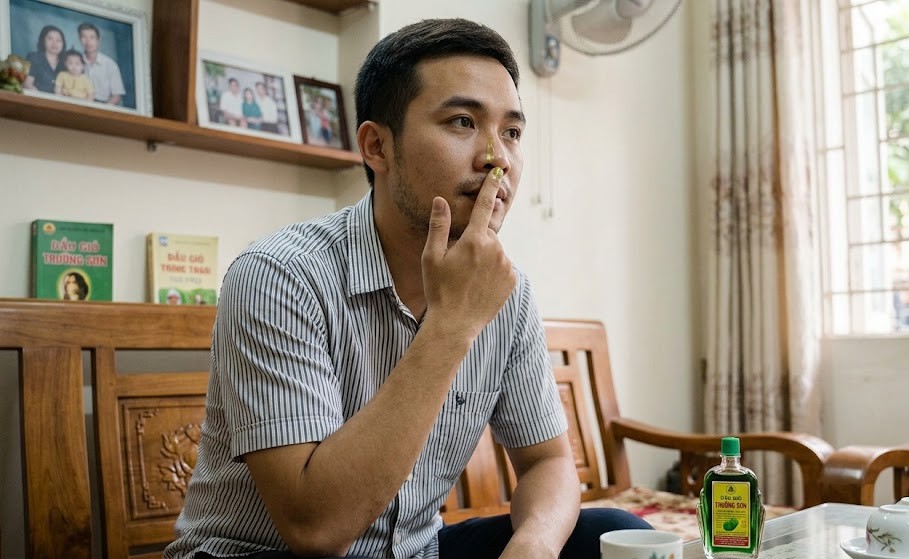 Hít dầu gió có hại không? Những lưu ý quan trọng để sử dụng an toàn - Ảnh 1.