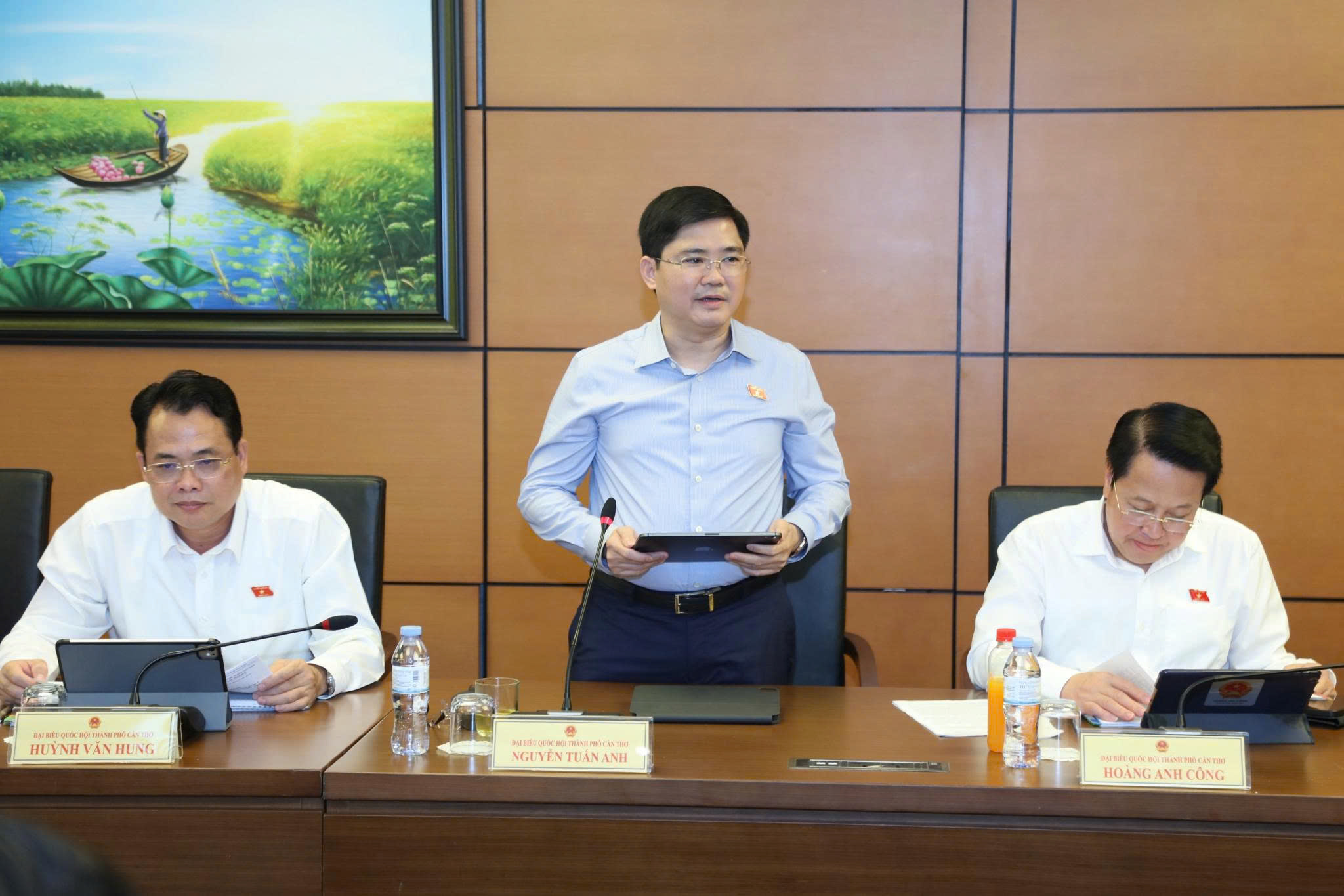 Đề nghị làm rõ nguồn vốn, rà soát tổng mức đầu tư dự án đường sắt Lào Cai - Hà Nội - Hải Phòng - Ảnh 4.