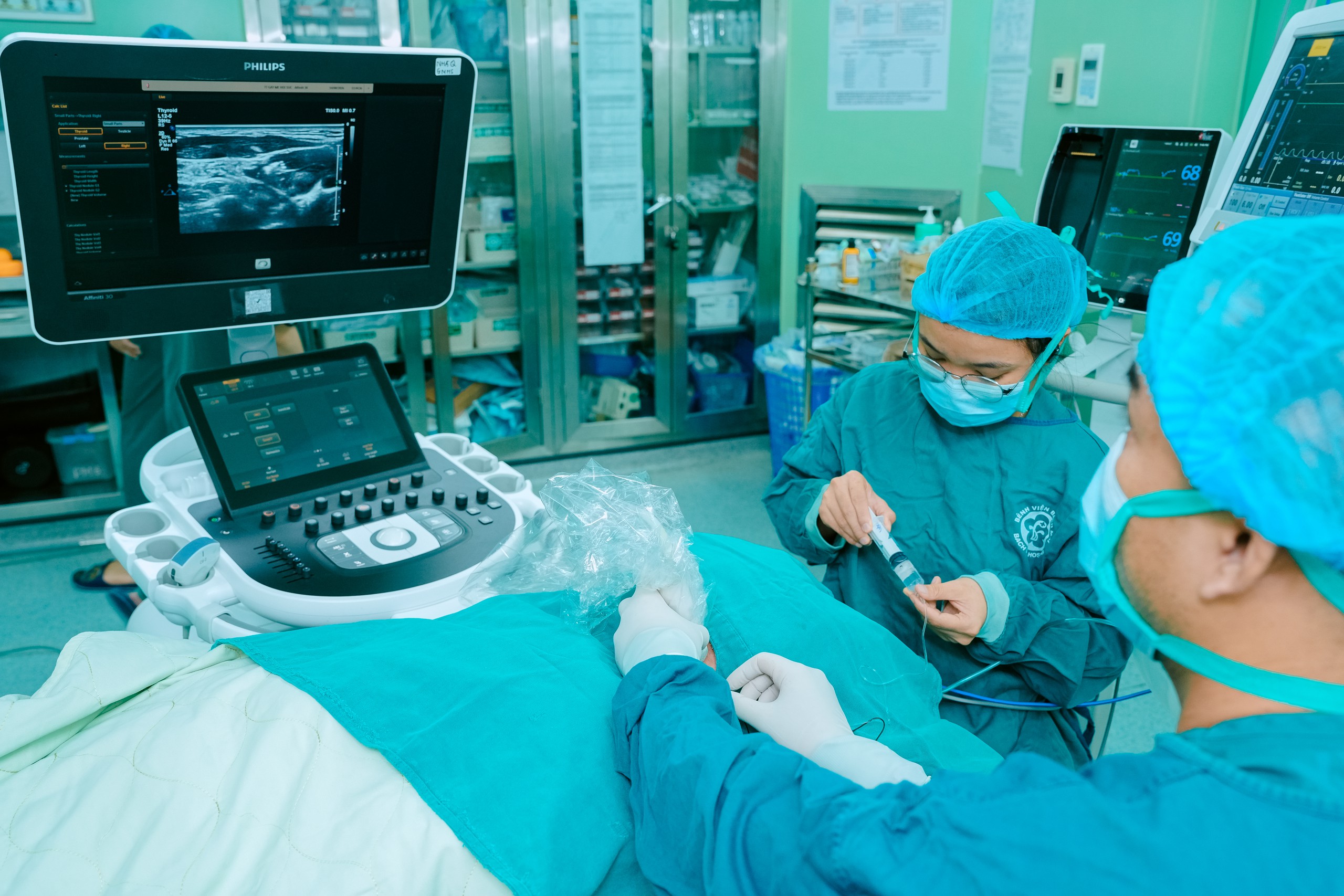 Bạch Mai đạt dấu mốc 500 ca phẫu thuật hẹp động mạch cảnh, đặt mục tiêu xây dựng 'Vascular Program'- Ảnh 3.