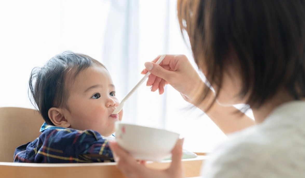 Ăn dặm truyền thống hay ăn dặm tự chỉ huy: Lựa chọn nào phù hợp nhất cho sự phát triển của con? - Ảnh 1.