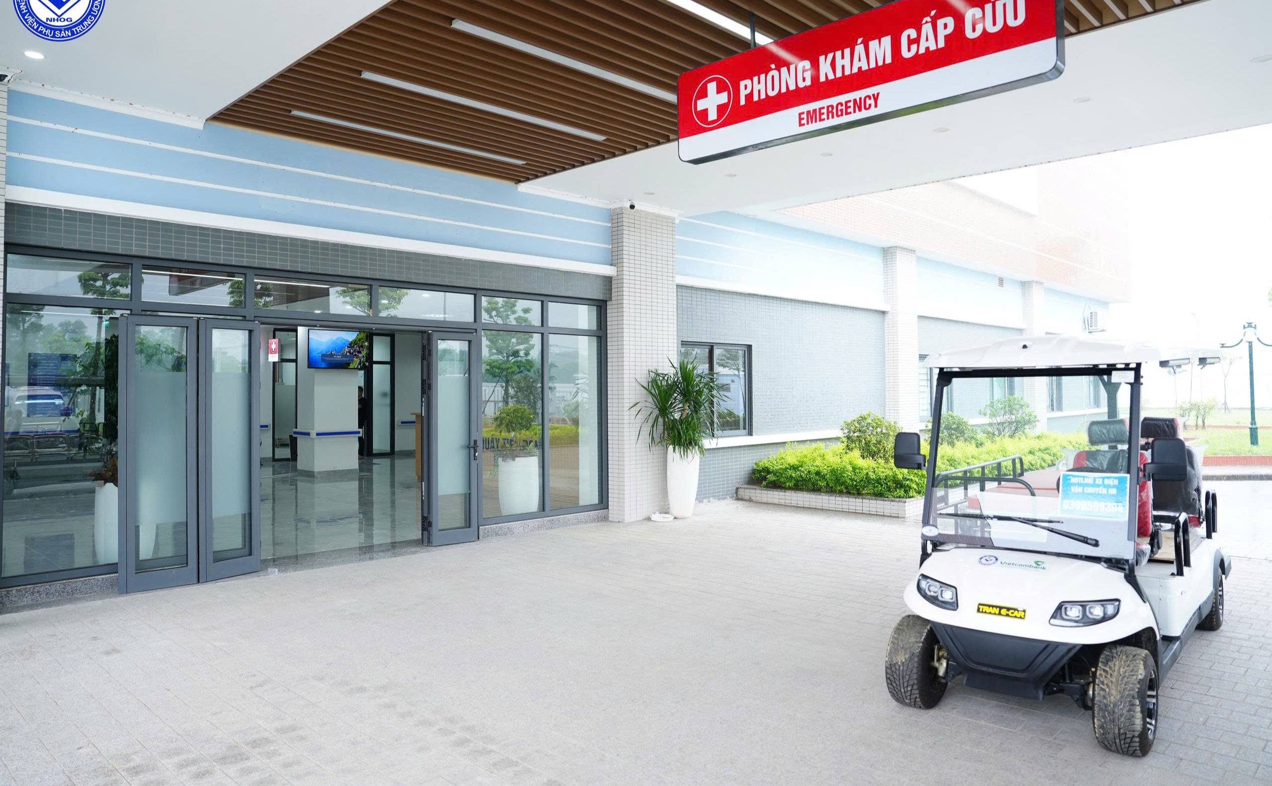 Khu vực khám cấp cứu được trang bị xe điện phục vụ người bệnh di chuyển. Khu vực cấp cứu được trang bị xe điện phục vụ người bệnh di chuyển. Ảnh: BVCC