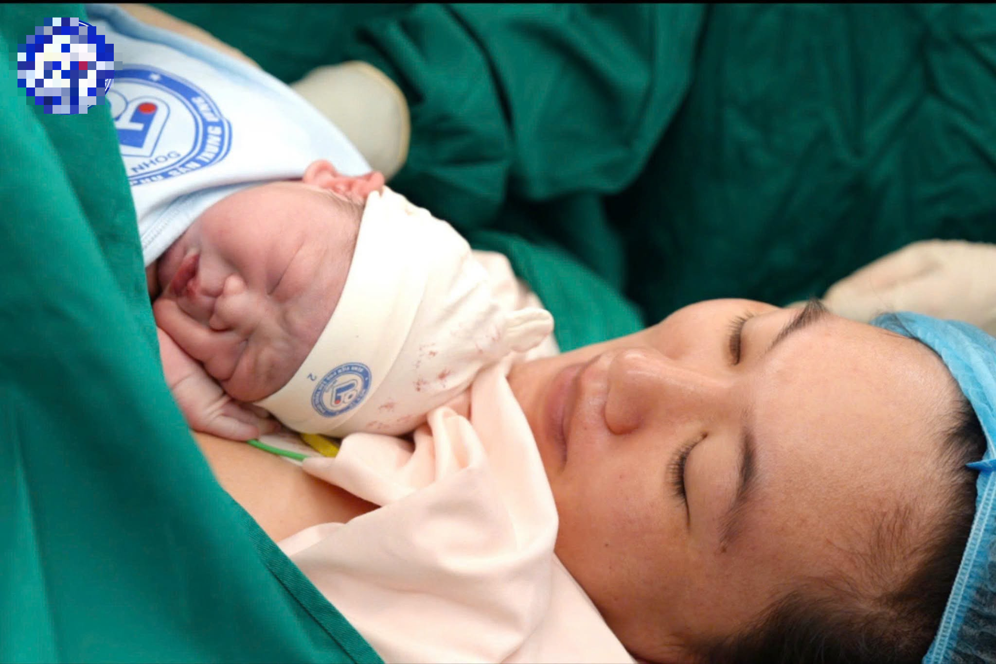 Bé trai đầu tiên chào đời tại Cơ sở 2 - Ảnh 3.