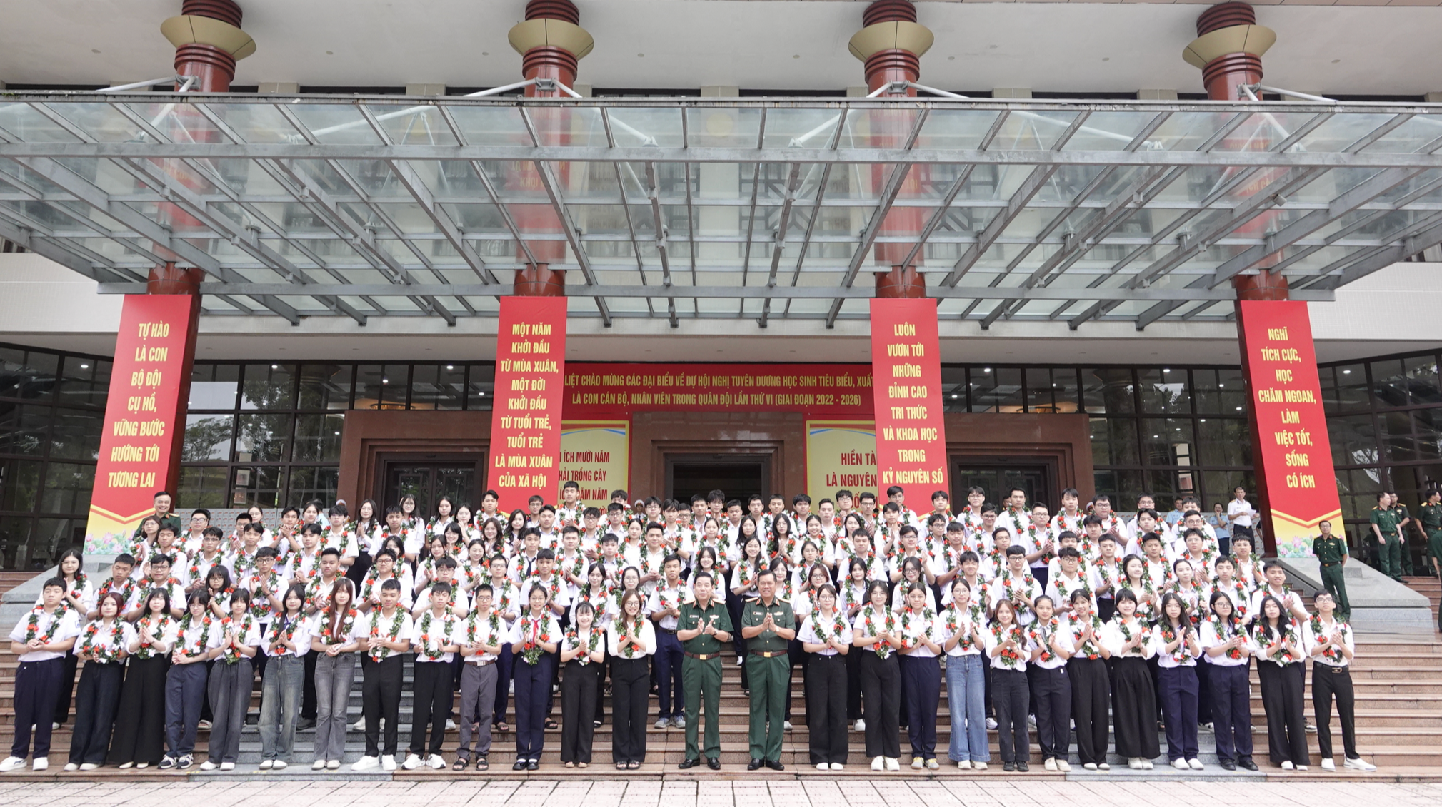 Tuyên dương và khen thưởng 135 học sinh tiêu biểu con cán bộ Quân đội năm 2026 - Ảnh 1.