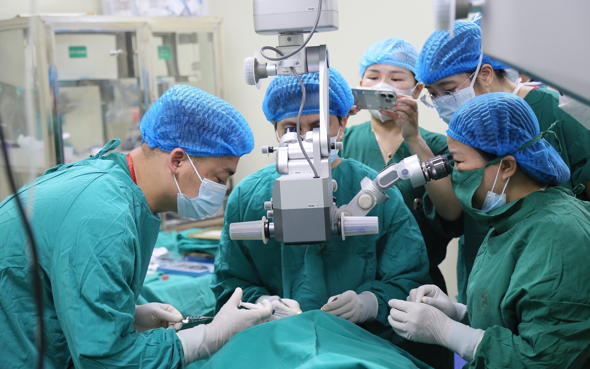 Cứu sống nam bệnh nhân tiền sử Lupus ban đỏ hệ thống, suy đa cơ quan nặng - Ảnh 2.