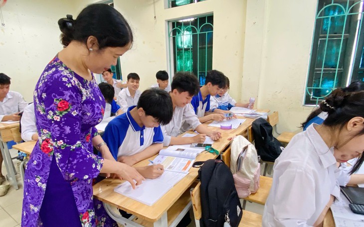 Giáo viên Hà Nội đón tin vui khi Sở Nội vụ đề xuất xét thăng hạng trước ngày khai giảng- Ảnh 1.