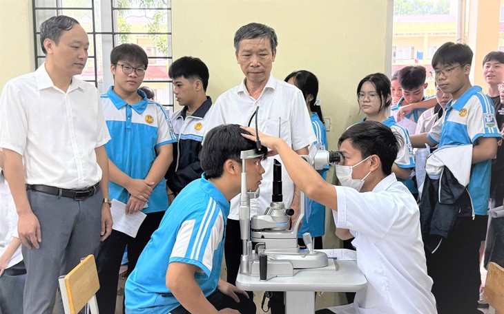 Nghệ An đặt mục tiêu 100% học sinh được khám sức khỏe - Ảnh 3.