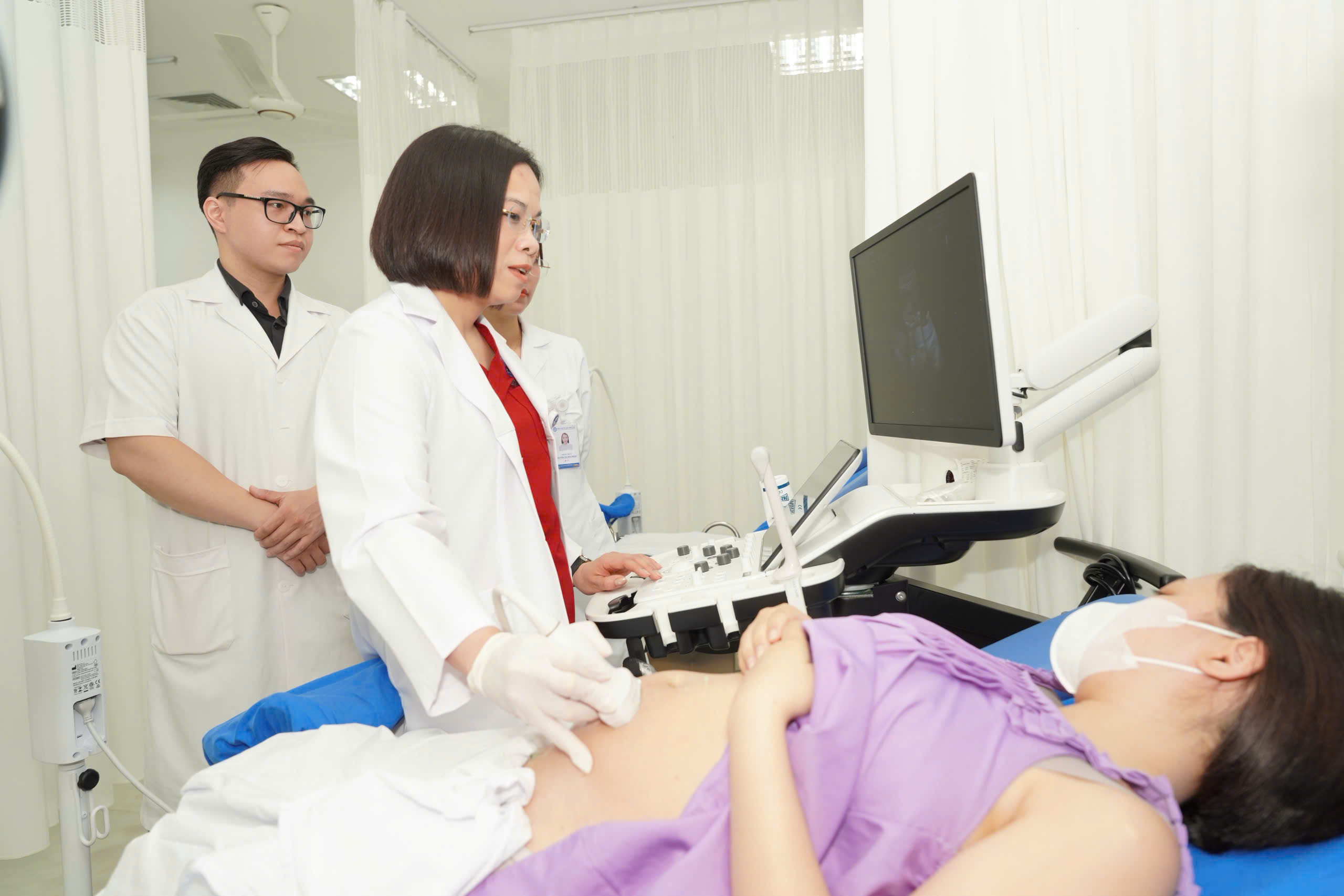 Bé trai đầu tiên chào đời tại Cơ sở 2 - Ảnh 5.