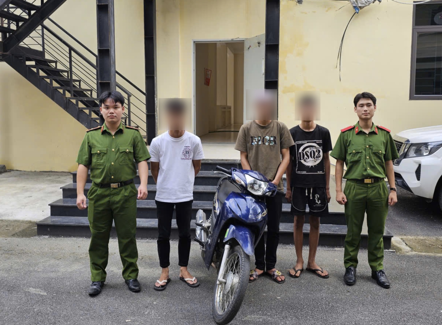 Khởi Tố Ba Thanh Thiếu Niên Trong Vụ Cưỡng Đoạt Tài Sản Ở Phú Thọ