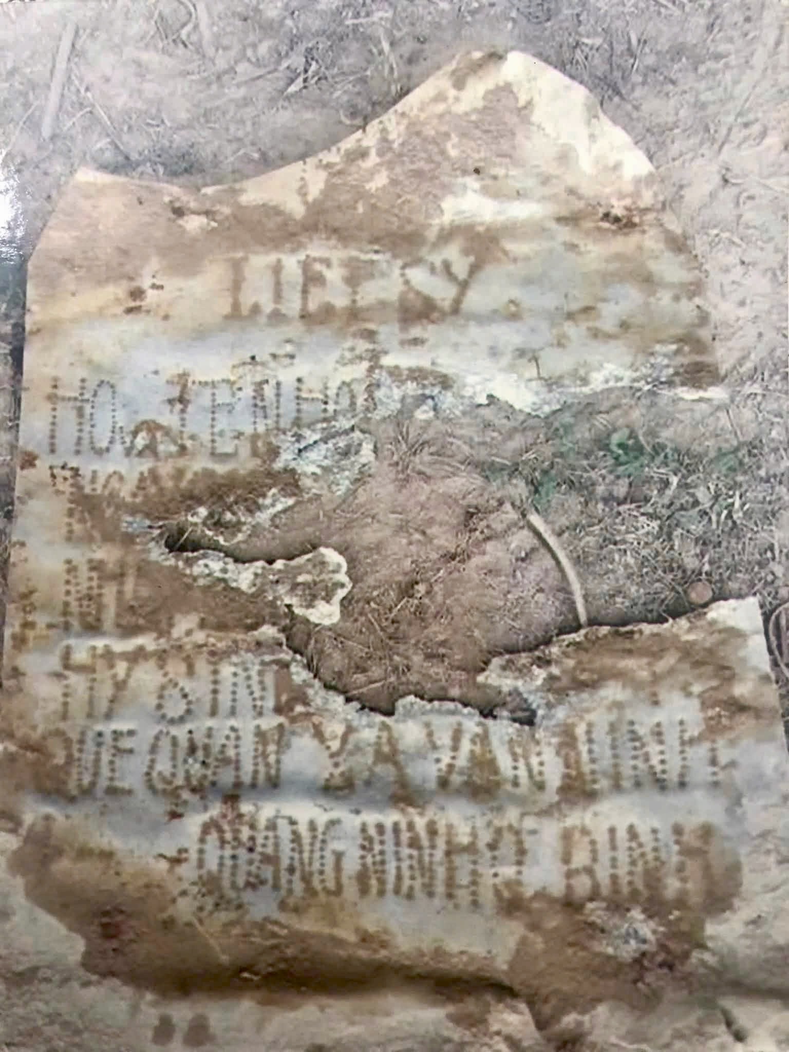 Nhiều thế hệ trong một gia đình hơn nửa thế kỷ đi tìm mộ liệt sĩ- Ảnh 4.
