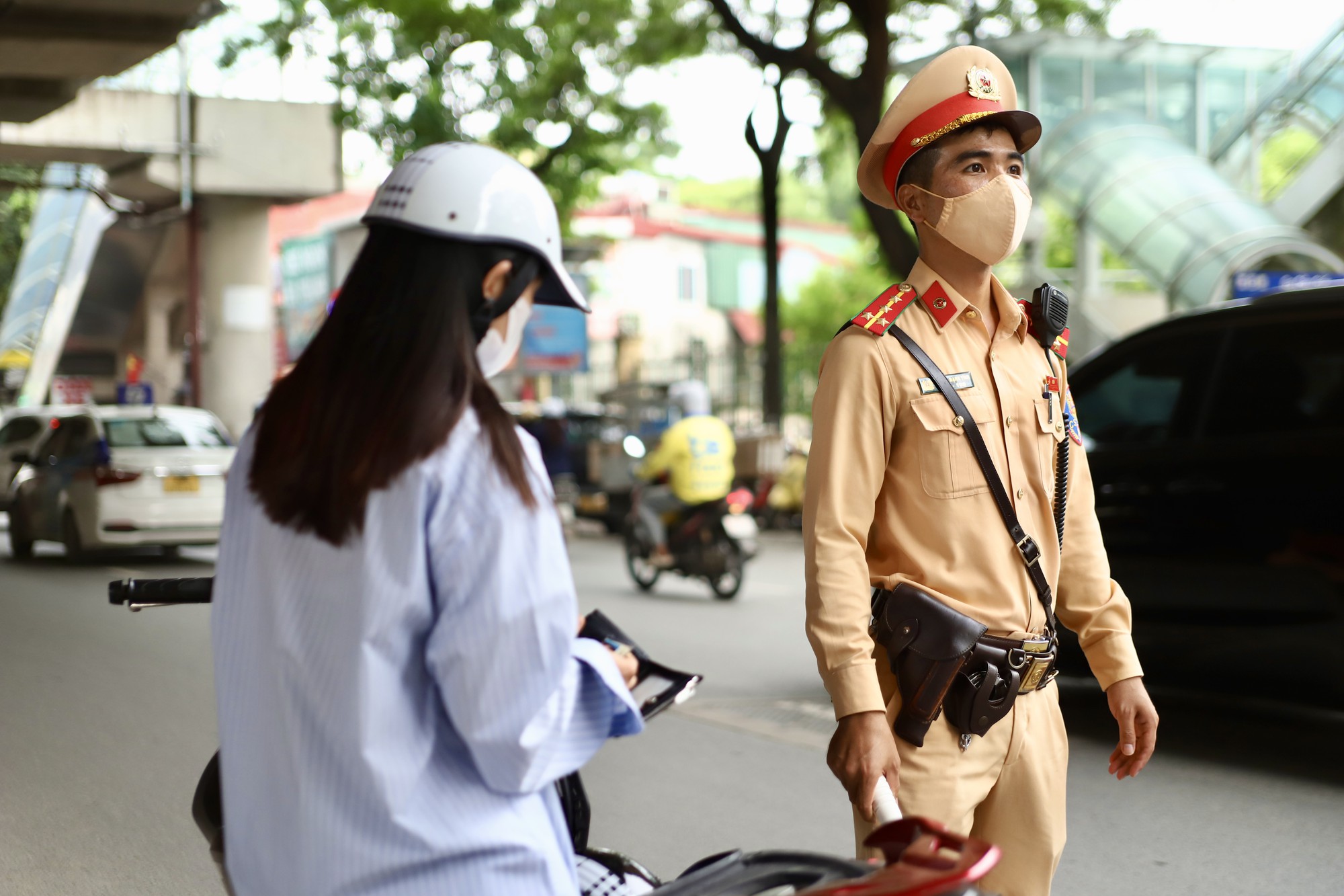 img3493-17858422044941300306892 Hà Nội: Thanh Niên Chạy Trốn Khi Thấy CSGT Bị Xử Lý- Ảnh 6.
