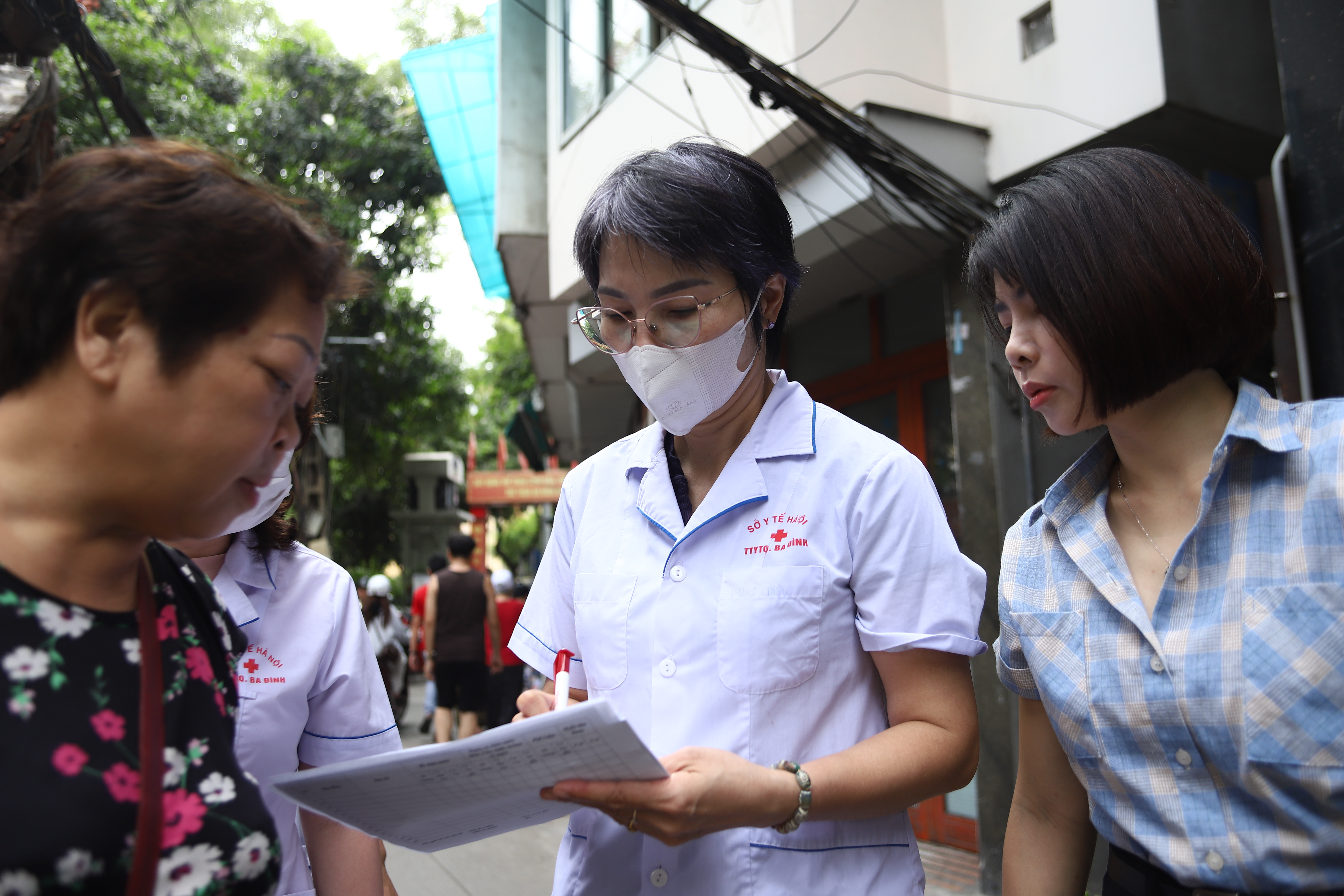 Phường Ba Đình Tăng Cường Giám Sát An Toàn Vệ Sinh Môi Trường Để Ngăn Ngừa Sốt Xuất Huyết