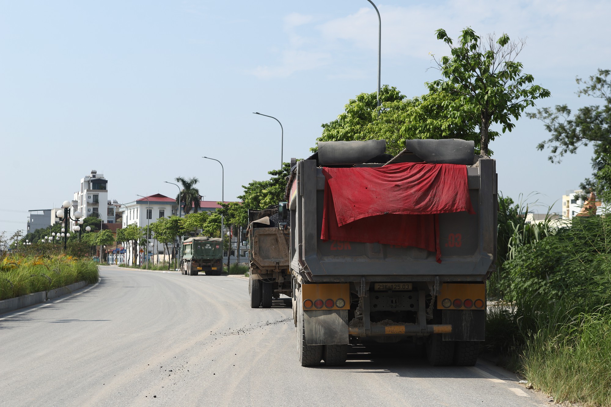 CSGT Hà Nội Tăng Cường Kiểm Tra Xe Tải Gây Mất An Toàn Giao Thông
