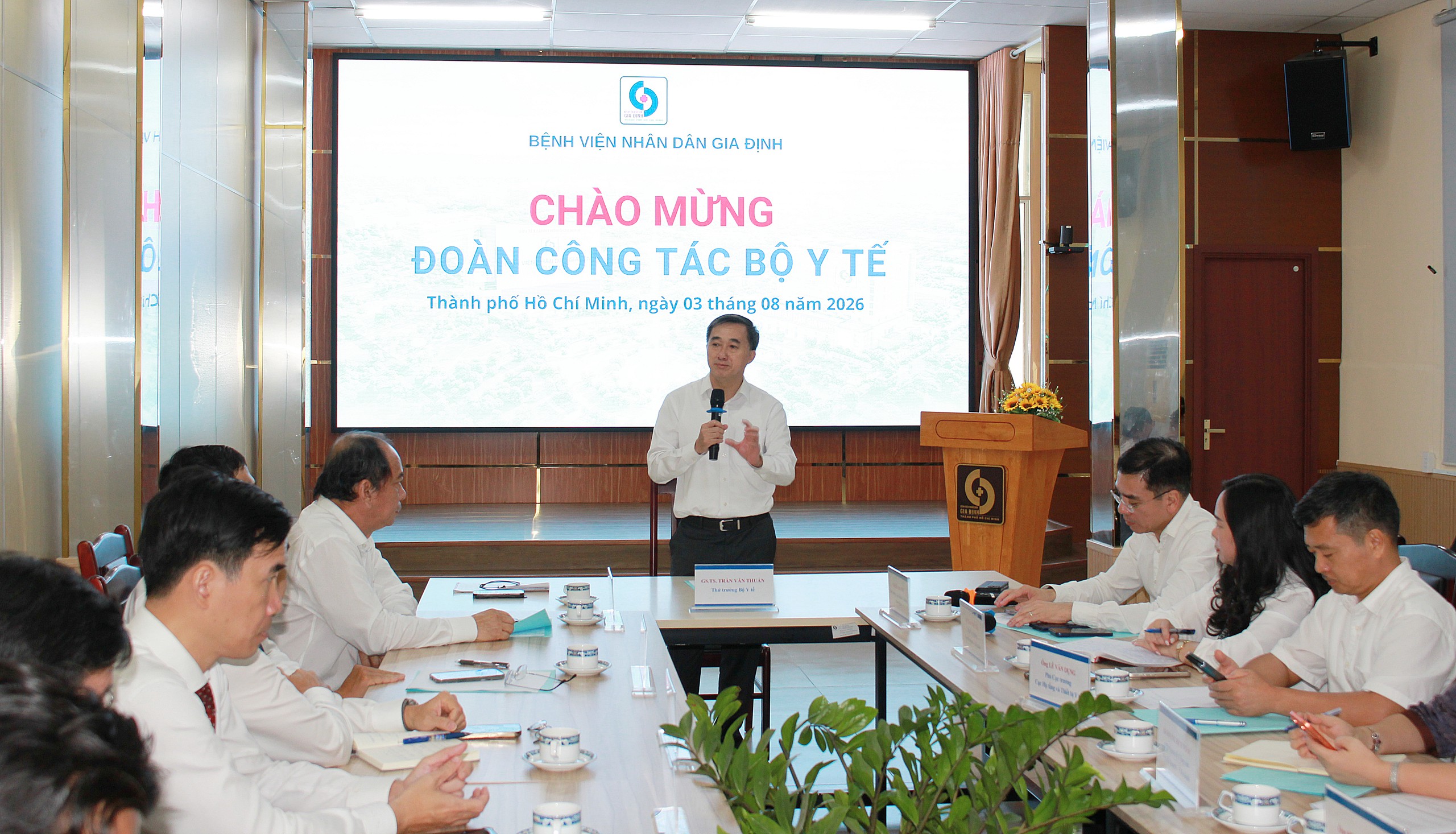 img5600-17857491888691830860318 Thứ trưởng Trần Văn Thuấn: TPHCM là điểm sáng về cấp cứu ngoại viện của cả nước- Ảnh 4.
