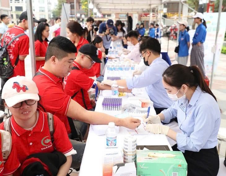 Chương Trình ‘Tỏa Sáng Nghị Lực Việt’: Tôn Vinh Những Tấm Gương Khuyết Tật Xuất Sắc