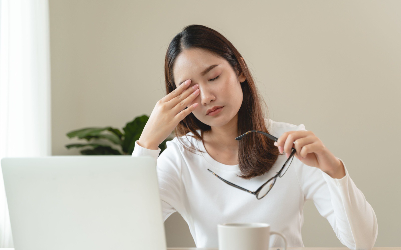 Chăm sóc mắt cho người cao tuổi: thói quen hàng ngày giảm khô và khó chịu